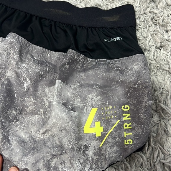 Reebok lightweight running shorts size medium - Picture 4 of 5